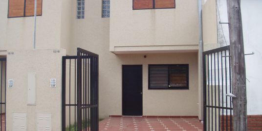 ALQUILER I Casa 2 Dorm I Pje Koch 1500 I $600000